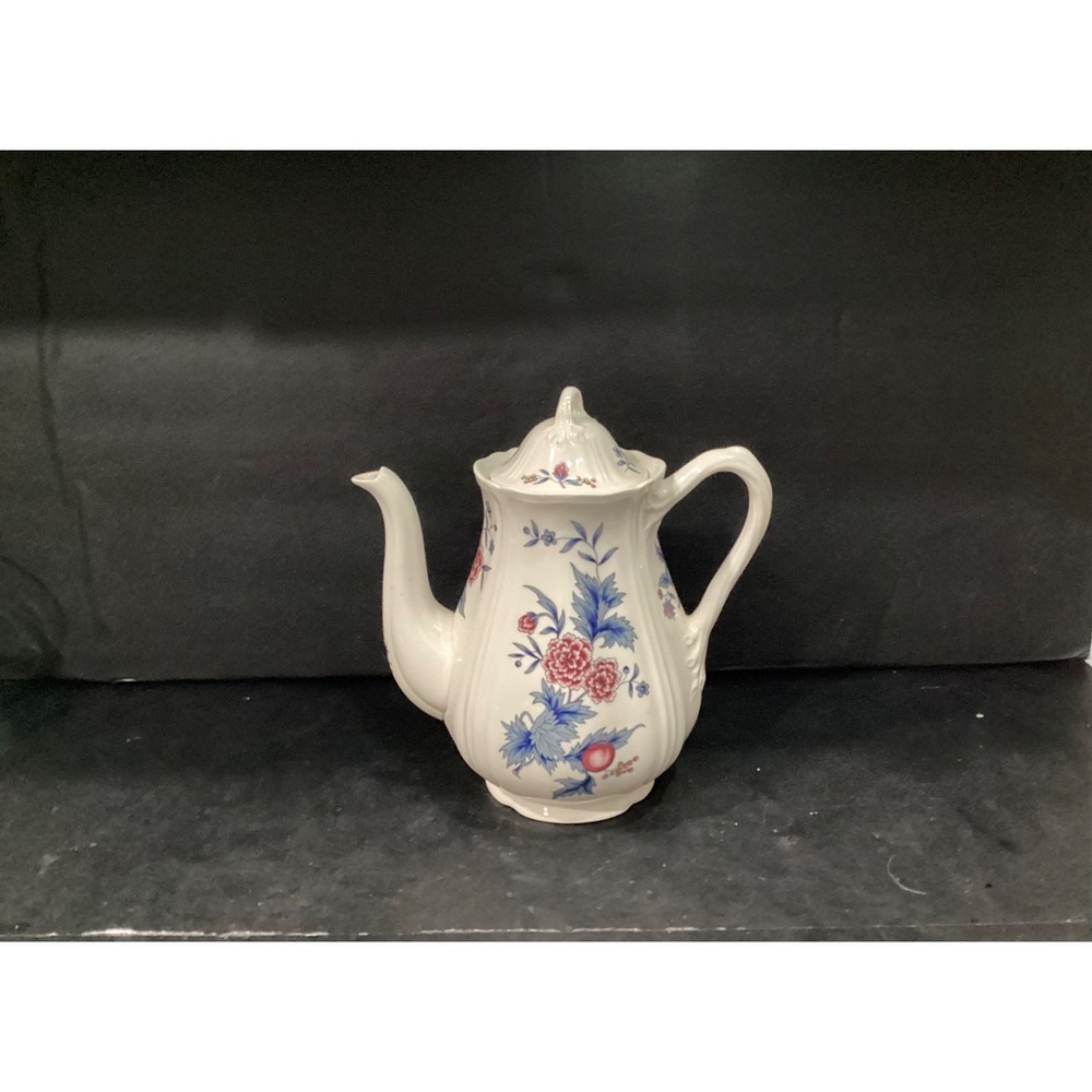 Wedgwood Williamsburg Potpourri Porcelain Coffee Pot 8 3/4" High NK510 England